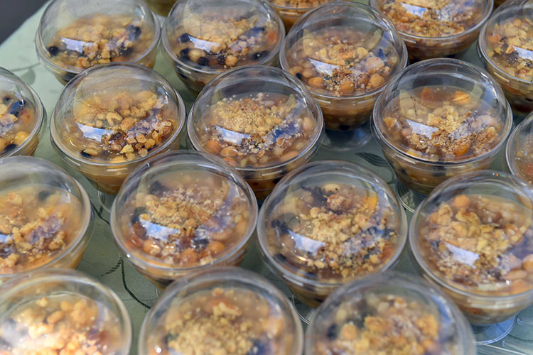 Babaeski'de aşureler yapılıp dağıtılacak...