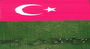 250 Öğrenci Atatürk'ün İmzasının Koreografisini Yaptı