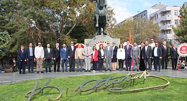 Başkan Ilık 29 Ekim Cumhuriyet Bayramı Çelenk Sunma Töreni’ne katıldı