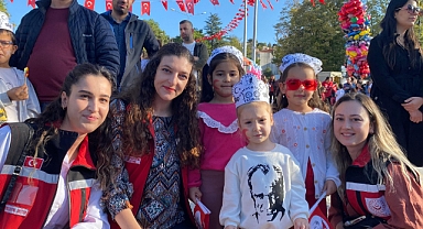 Çocukların yüzlerini güldürdü