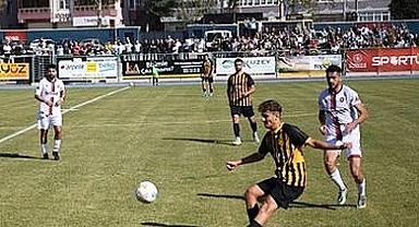 Dakikalar 90'ı gösterirken tabeladaki skor, Keşanspor 5 - Babaeskispor 0