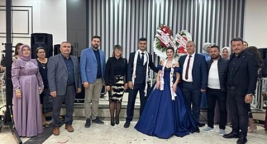 Demet ve Alperen'i tebrik etti...