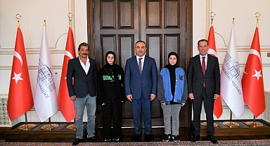 Dereceye Giren Öğrenciyi Kabul Etti...