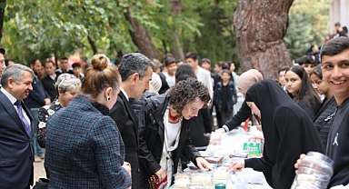 ‘Gazze’ye Yardım’ kermesi düzenlendi
