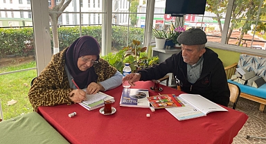 Huzurevi sakinlerine okuma-yazma kursu verildi