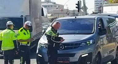 Kaçak Göçmen Taşıyan Araç Kaza Yaptı: Polis Operasyonla 2 Düzensiz Göçmeni Yakaladı