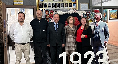 Lisenin düzenlediği Cumhuriyet’in 100. Yılı Sergisine katıldı