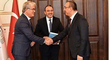 Makamında ziyaret ettiler