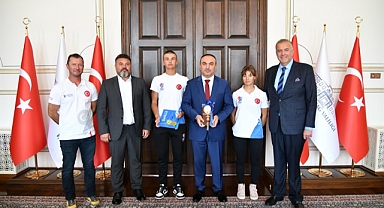 Tekirdağ Yelken Spor Kulübü Yöneticileri ve Sporcuları Vali Soytürk'ü Ziyaret Etti