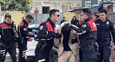 ÜZERLERİNDEN SAHTE BASIN KARTI ÇIKTI