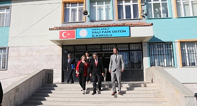 Vali Ekici öğrenciler ve eğitimcilerle buluştu