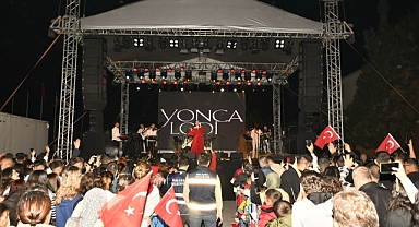 Yonca Lodi Konseriyle Coşkuyla Kutlandı...