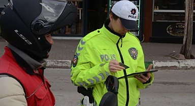 3 araç trafikten men edildi