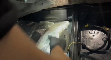 Araç tabanında 10 kilo esrar!