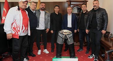 Başpehlivanlardan Rektöre ziyaret