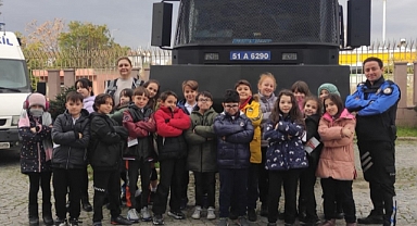 Edirne Koleji Öğrencileri İl Emniyet Müdürlüğü'nü Ziyaret Etti