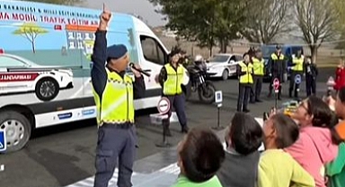 Hediyeler dağıtıldı...