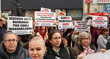 Keşan'da kadınlar şiddete karşı yürüdü