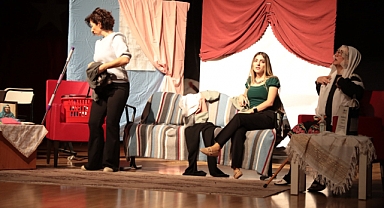 Kırklareli Belediyesi’nin de katkı verdiği tiyatro, ilgiyle izlendi