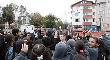 Kırklareli Valisi Birol Ekici, İmam Hatip Ortaokulu'nu Ziyaret Etti