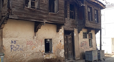 Metruk binalar tehlike saçıyor 