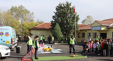 Öğrencilere trafik eğitimi...