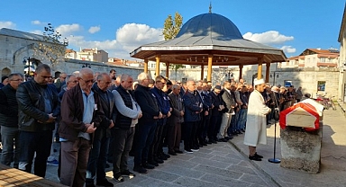 Son yolculuğuna uğurlandı...