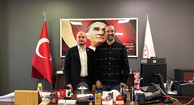 AK Parti Lüleburgaz İlçe Başkanı Abdussamed Kayalı, Lüleburgaz Devlet Hastanesi Başhekimi Sefa Özay Bakar'ı Ziyaret Etti