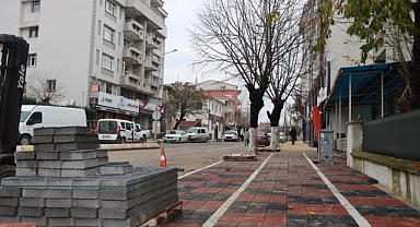 Atatürk Caddesi'nde Yenileme Çalışmaları Devam Ediyor