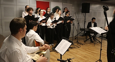 Atatürk’ü, sevdiği şarkılar eşliğinde andılar