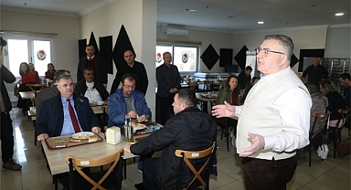 Başkan Kesimoğlu, yılbaşı yemeğini personel ile birlikte yedi