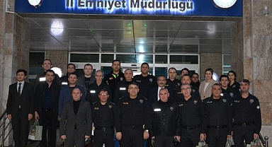 Emniyet Müdürü Karaburun'dan amirlerine yeni yıl hediyesi