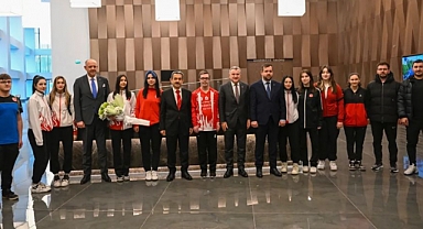 Gençlik ve Spor Bakanı Dr. Osman Aşkın Bak'a ziyaret