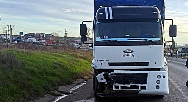 Işık ihlali yapan kamyon, otomobile çarptı: 1 ölü, 2 yaralı