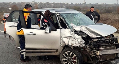 Kırklareli'de otomobil ile minibüs çarpıştı: 1 ölü, 2 yaralı