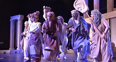 Şehir Tiyatrosu İlk Çocuk Oyununu Sahneledi