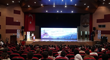 Trakya Kariyer Fuarı'nda Savunma Sanayi Paneli Gençlere Yol Gösterdi