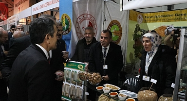 Vali Ekici fuar ziyareti gerçekleştirdi