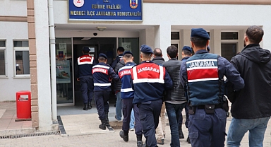 Yunanistan'a kaçmak isteyen 8 terör şüphelisi yakalandı