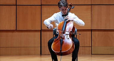 EGE DİKBIYIK SAHNE ALDI