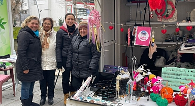 Emek Pazarı Soğuk Havaya Rağmen Hizmet Vermeye Devam Ediyor