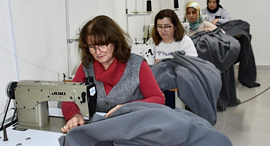 Kadınlar, Filistinliler için 1000 battaniye dikti