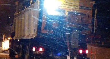 Kar küreme ve tuzlama çalışmaları yapıldı