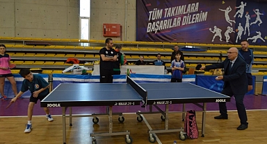 Kaymakam Salih Yüce Uluslararası Kış Masa Tenisi Eğitim ve Gelişim Kampı'nı Ziyaret Etti.
