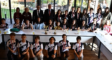 Kupa sevincini Başkan Gerenli’yle kutladılar!