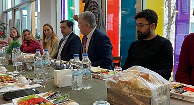 Lüleburgaz Belediye Başkanı Murat Gerenli Gazetecilerle Kahvaltıda Buluştu