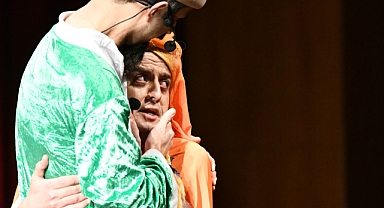 Lüleburgaz Belediyesi Tiyatro Topluluğu, ‘Orta Oyunu’ adlı oyunla ikinci kez sahne aldı.