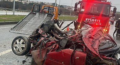 Lüleburgaz'da otomobil ile hafif ticari araç çarpıştı:2 ölü, 1 yaralı