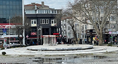 Lüleburgaz Kongre Meydanı'ndaki Yılbaşı Ağacı Kaldırıldı