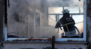 Ocağı açık unutup kent merkezine gitti, evinin yanışını ağlayarak izledi